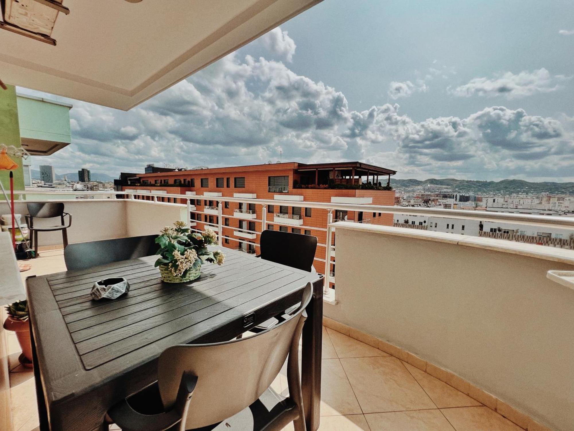 Cozy Rooftop Apartment - Your Home, Away From Home! Tirana Exterior foto